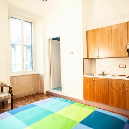 Interno 5 *