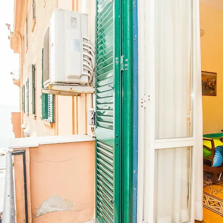 Interno 5 * Naples