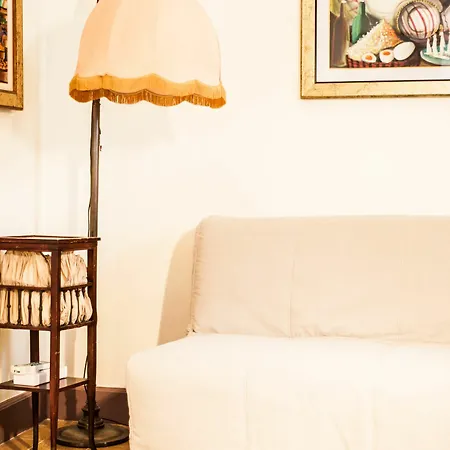 Interno 5 Naples