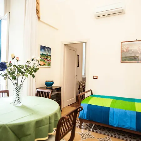 Apartment Interno 5 *